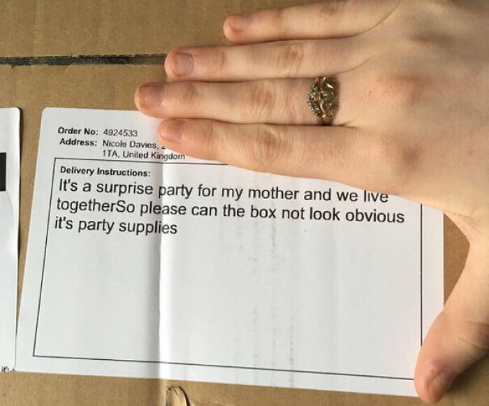 Close-up of a delivery instruction label requesting discretion for party supplies, a potential delivery fail.