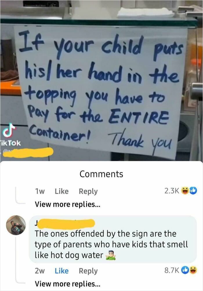 A sign about paying for toppings, with a savage burn comment below it, providing hilarious burns.