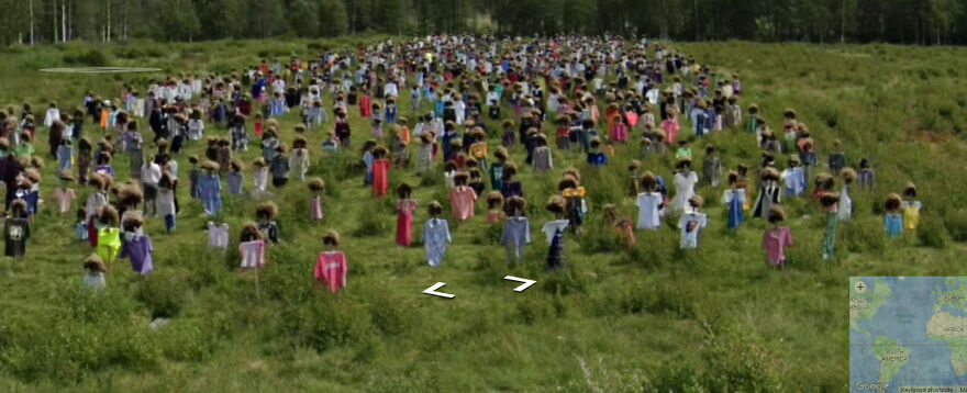 A vast field filled with many scarecrows, a bizarre sight on Google Street View.