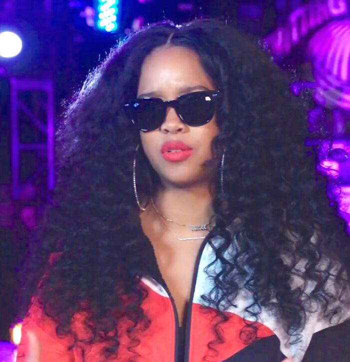 Singer-Songwriter H.e.r., 29