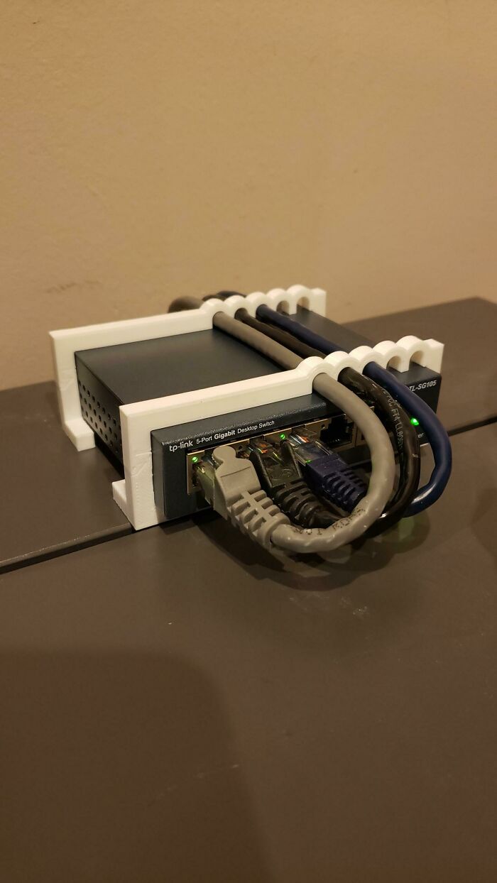 A network switch organized with functional 3D prints, making everyday life much easier.