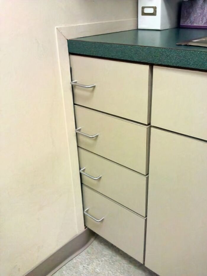 Kitchen drawers installed facing a wall, a ridiculous You Had One Job fail.