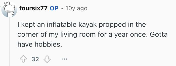 Screenshot of Reddit comment about single men's disturbing habits: keeping an inflatable kayak propped in the living room corner.