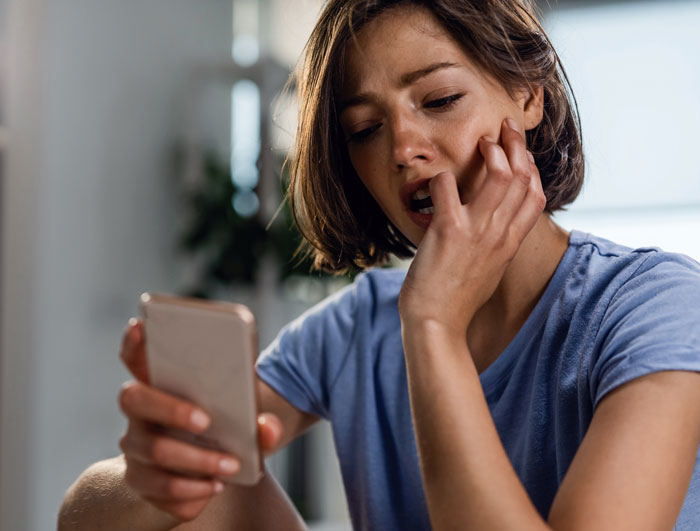 Woman Finds Husband's "Lost Phone" Starts Losing Her Mind Over It