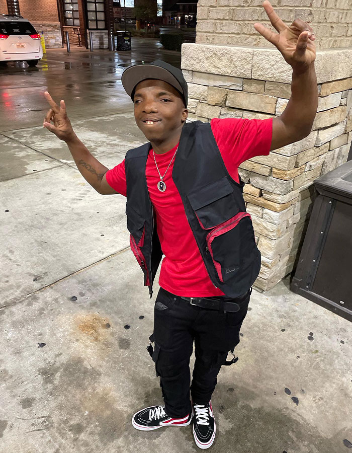 Influencer from Baton Rouge posing and flashing peace signs outdoors Influencer from Baton Rouge posing and flashing peace signs outdoors