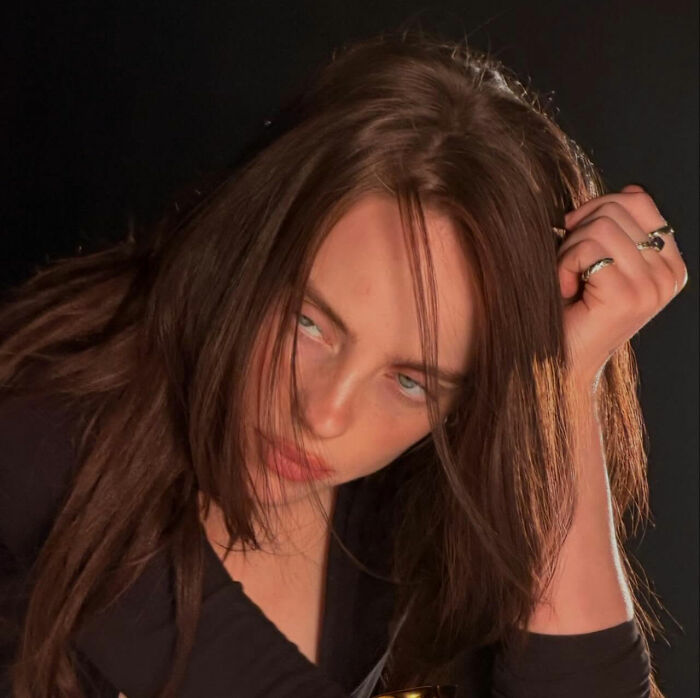 Doctor Steps In After Billie Eilish Gets Accused Of Pretending To Have Neurological Disorder