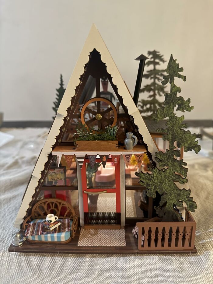 Miniature cabin model with detailed decoration as unique Father's Day gift