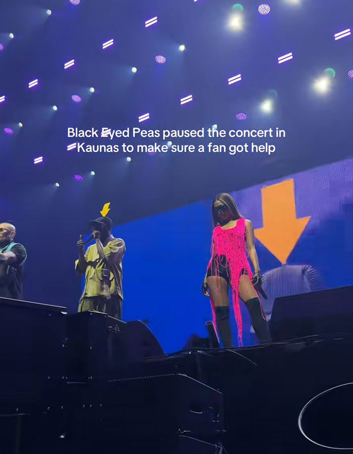 Fans Furious Over "Temu Fergie" After Spotting What She Was Doing During Black Eyed Peas Concert Fans Furious Over "Temu Fergie" After Spotting What She Was Doing During Black Eyed Peas Concert