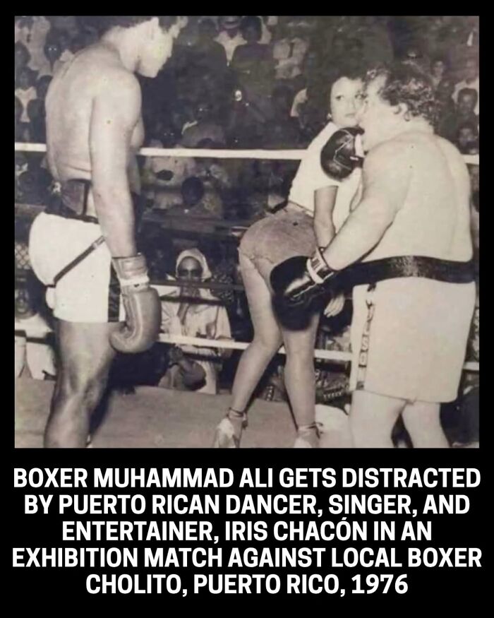 Muhammad Ali distracted by Iris Chacón in the boxing ring, a rare and interesting historical photo.