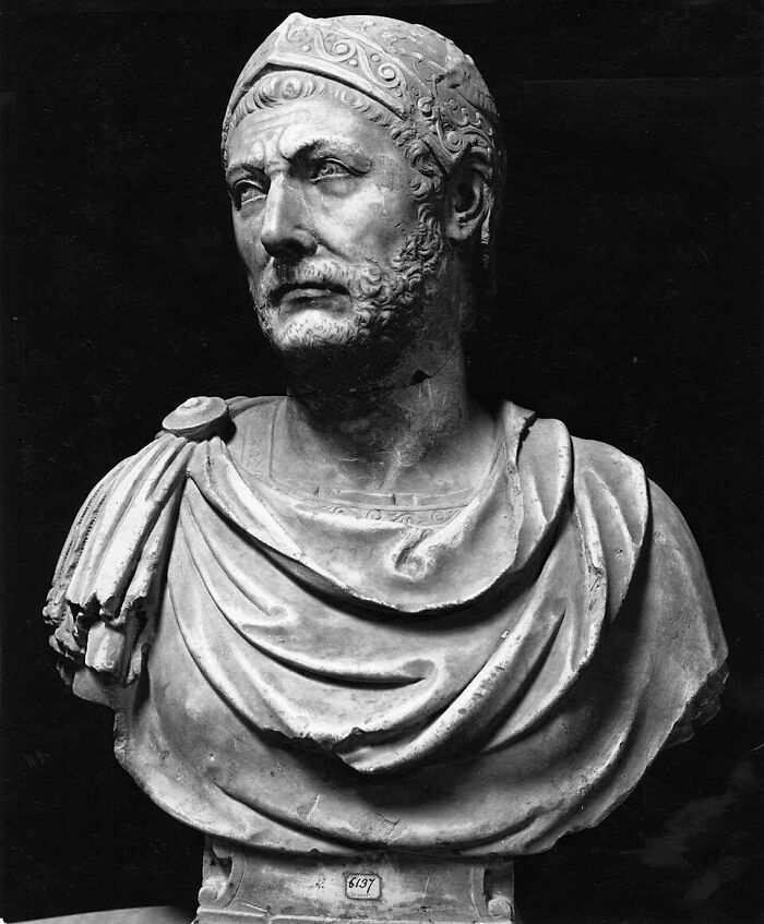 31 Historical Acts Of Revenge So Brutal, People Are Still Talking About Them Today