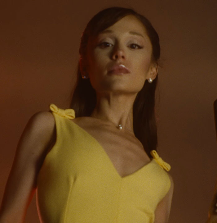 "I’m Sorry But This Is Concerning": Ariana Grande’s Latest Video Sparks Unease As Fans Spot Strange Detail "I’m Sorry But This Is Concerning": Ariana Grande’s Latest Video Sparks Unease As Fans Spot Strange Detail