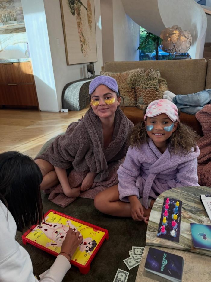 Chrissy Teigen Slammed For Move At Dad's Funeral: "How Much Did The Magazine Give You?" Chrissy Teigen Slammed For Move At Dad's Funeral: "How Much Did The Magazine Give You?"