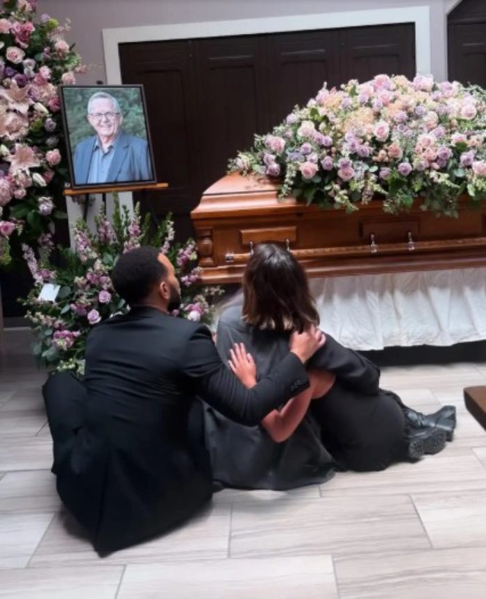 Chrissy Teigen Slammed For Move At Dad's Funeral: "How Much Did The Magazine Give You?" Chrissy Teigen Slammed For Move At Dad's Funeral: "How Much Did The Magazine Give You?"