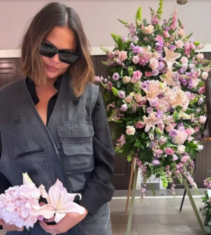 Chrissy Teigen Slammed For Move At Dad's Funeral: "How Much Did The Magazine Give You?" Chrissy Teigen Slammed For Move At Dad's Funeral: "How Much Did The Magazine Give You?"