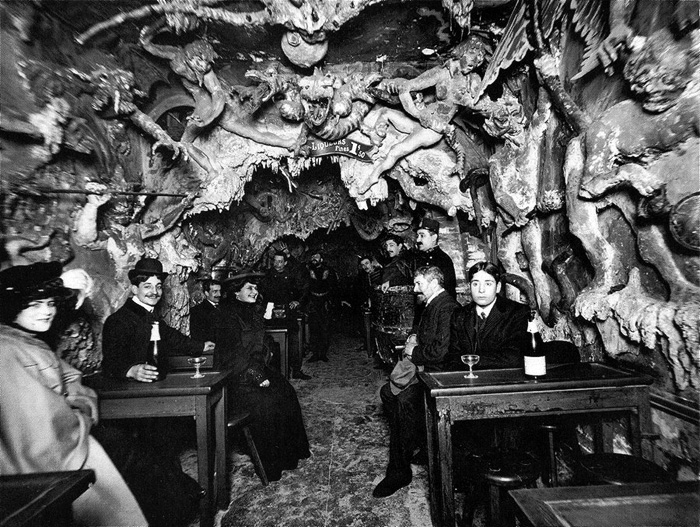 Cabaret De L'enfer (Hell Cabaret) In Paris