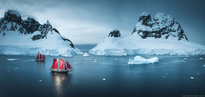 This Photographer Captured 42 Dreamlike Images Of Antarctica’s Beautiful Sunsets, Frozen Peaks, And Endless Plains