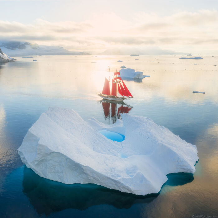 This Photographer Captured 42 Dreamlike Images Of Antarctica’s Beautiful Sunsets, Frozen Peaks, And Endless Plains