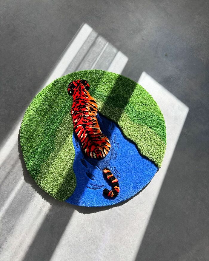 Round rug with a tiger design in cool interior design ideas