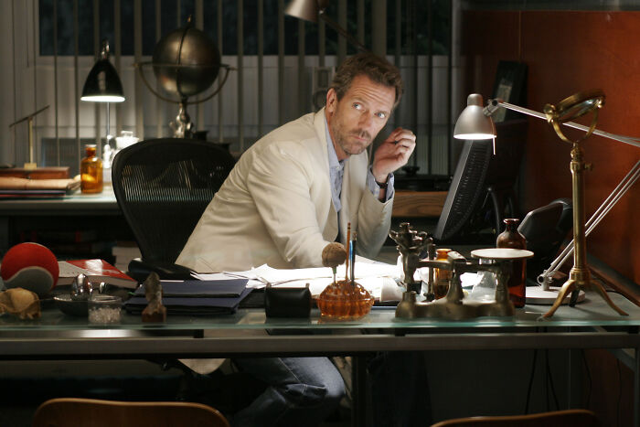 Hugh Laurie Destroys "Clueless" Journalist's 'House' Critique After Viral Complaint Hugh Laurie Destroys "Clueless" Journalist's 'House' Critique After Viral Complaint