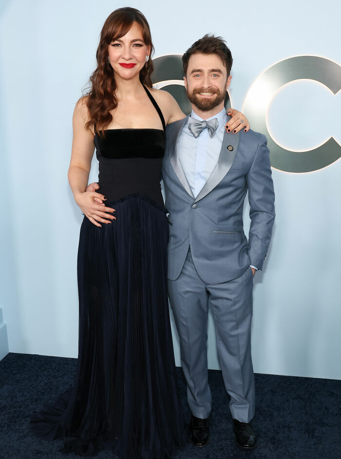Couple dressed formally posing at Tony Awards blue carpet event