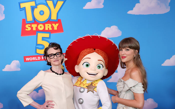 Joan Cusack Makes Rare Confession About Abandoning Hollywood Before 'Toy Story 5' Return Joan Cusack Makes Rare Confession About Abandoning Hollywood Before 'Toy Story 5' Return