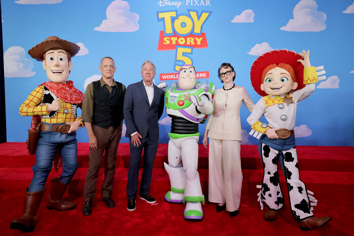 Joan Cusack Makes Rare Confession About Abandoning Hollywood Before 'Toy Story 5' Return Joan Cusack Makes Rare Confession About Abandoning Hollywood Before 'Toy Story 5' Return