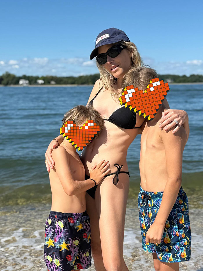 Jason Biggs' Soon-To-Be Ex-Wife Deletes Caption After Posting Bedroom Photos With 12YO Son Jason Biggs' Soon-To-Be Ex-Wife Deletes Caption After Posting Bedroom Photos With 12YO Son
