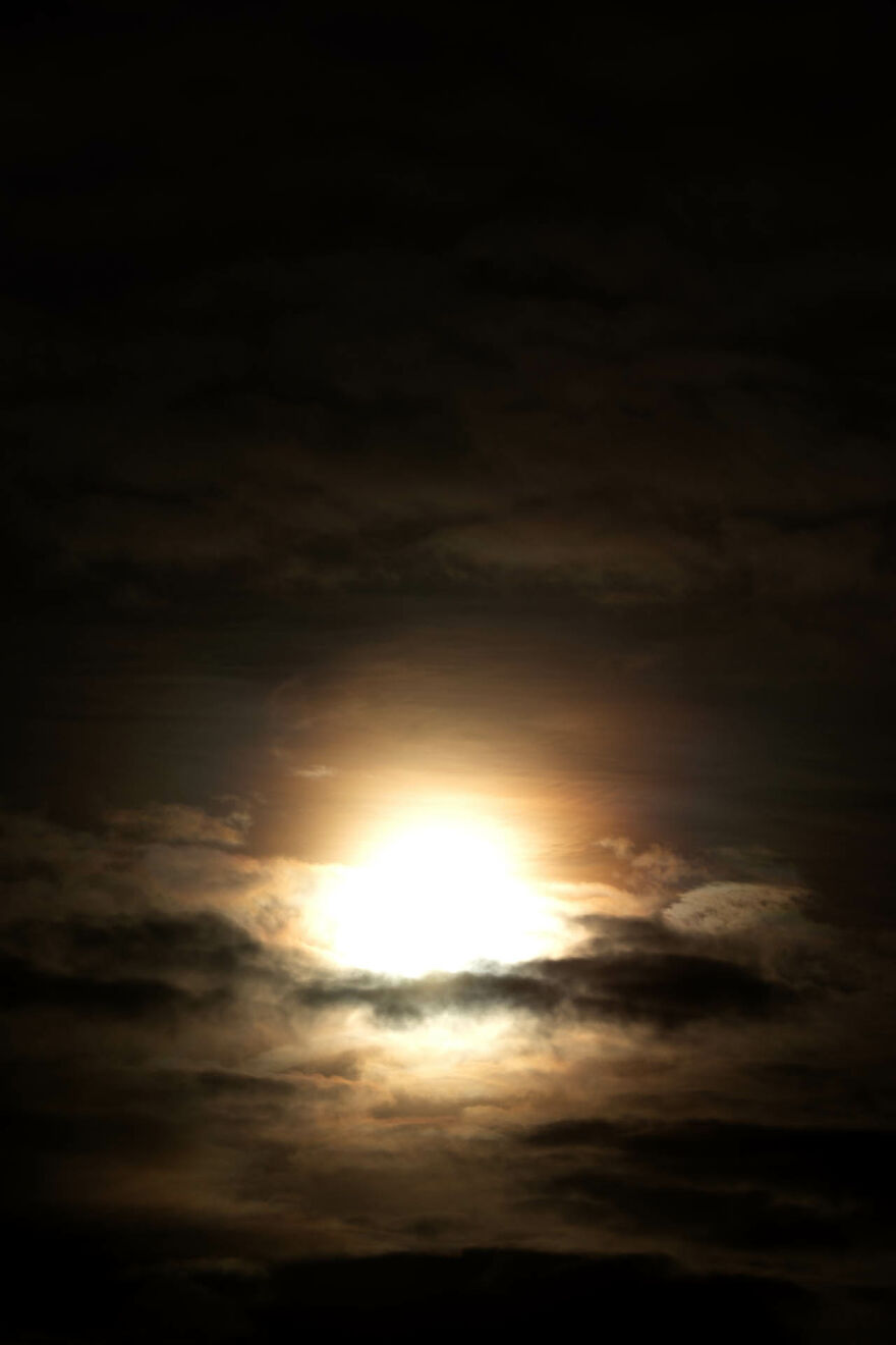 These 20 Photos Look Out Of This World, But I Took Them From My Apartment Window These 20 Photos Look Out Of This World, But I Took Them From My Apartment Window