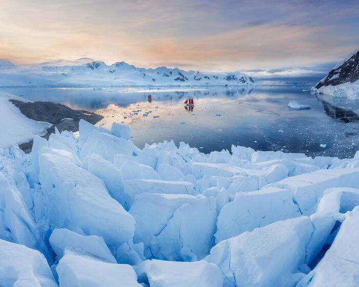 This Photographer Captured 42 Dreamlike Images Of Antarctica’s Beautiful Sunsets, Frozen Peaks, And Endless Plains