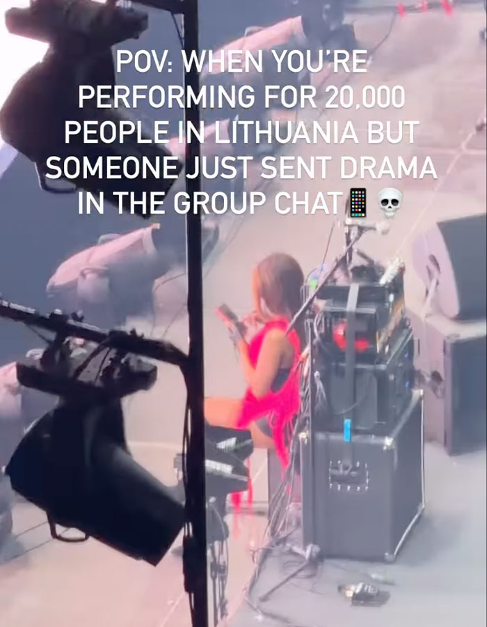 Fans Furious Over "Temu Fergie" After Spotting What She Was Doing During Black Eyed Peas Concert Fans Furious Over "Temu Fergie" After Spotting What She Was Doing During Black Eyed Peas Concert