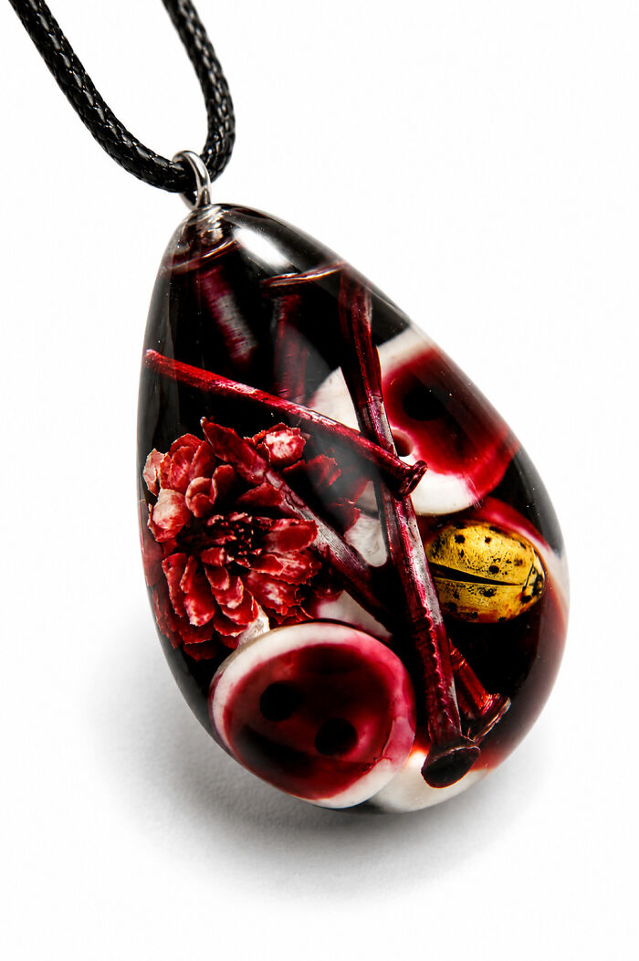 This Ukrainian Artist Uses Nature And Personal Artifacts To Transform Pain Into Art (20 Pics)