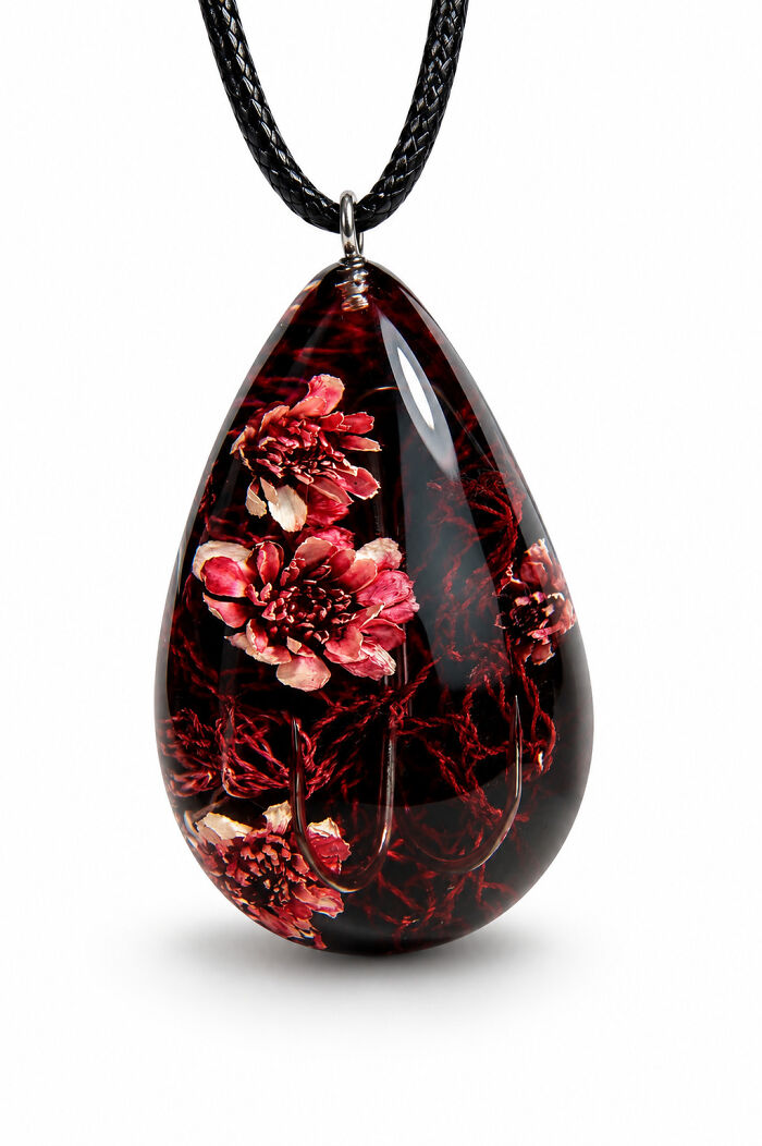 This Ukrainian Artist Uses Nature And Personal Artifacts To Transform Pain Into Art (20 Pics)