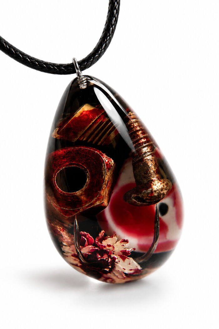 This Ukrainian Artist Uses Nature And Personal Artifacts To Transform Pain Into Art (20 Pics)
