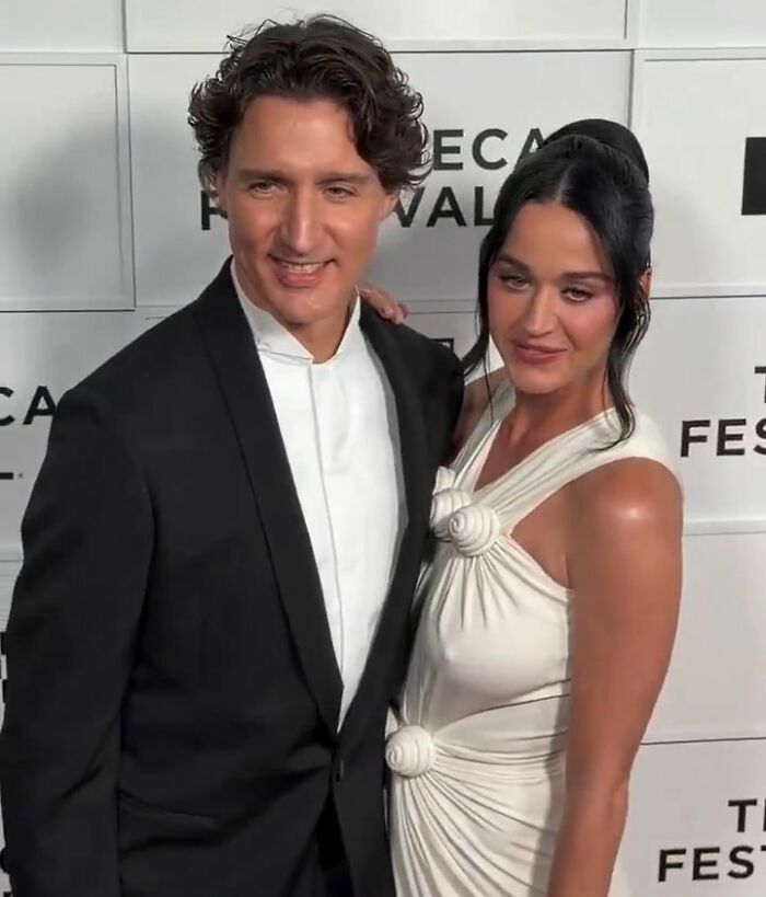 Katy Perry And Justin Trudeau Key Detail On The Red Carpet Has Fans Convinced She's Pregnant Katy Perry And Justin Trudeau Key Detail On The Red Carpet Has Fans Convinced She's Pregnant