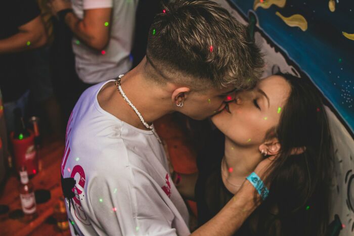 63 Examples Of Millennial “Pick Me” Behavior That Still Make Folks Cringe
