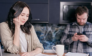 Unemployed Man Trapped In An AI Echo Chamber While Wife Tries To Keep Up With Reality Alone