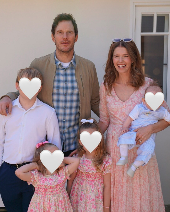Chris Pratt and family photo with children and Anna Faris