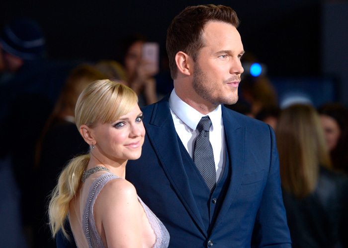 Anna Faris and Chris Pratt posing together at a premiere event