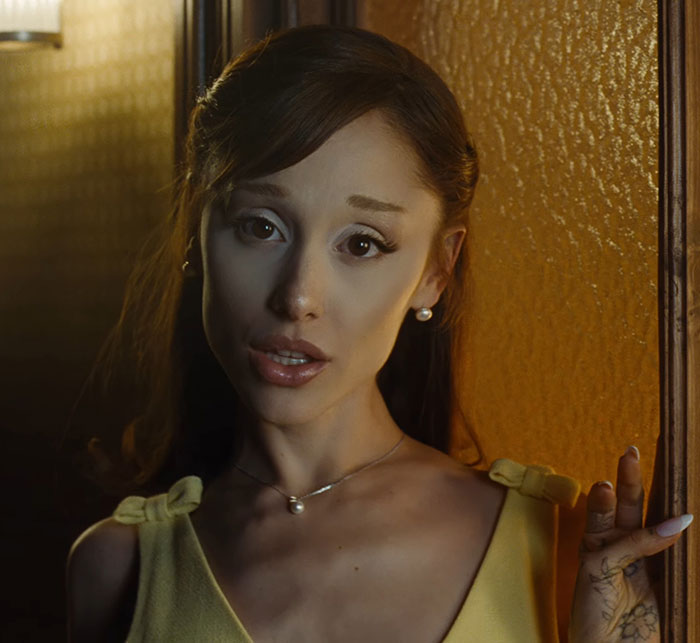 "I’m Sorry But This Is Concerning": Ariana Grande’s Latest Video Sparks Unease As Fans Spot Strange Detail "I’m Sorry But This Is Concerning": Ariana Grande’s Latest Video Sparks Unease As Fans Spot Strange Detail