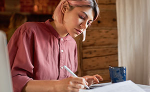 Woman Finds Detailed Logs Of Her Body And Habits On BF’s Laptop, Realizes She Was His Experiment