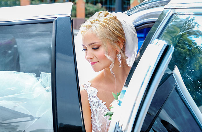 Bridesmaids Drop Out Of The Wedding After Accidentally Uncovering Bride’s Shocking Scam Bridesmaids Drop Out Of The Wedding After Accidentally Uncovering Bride’s Shocking Scam