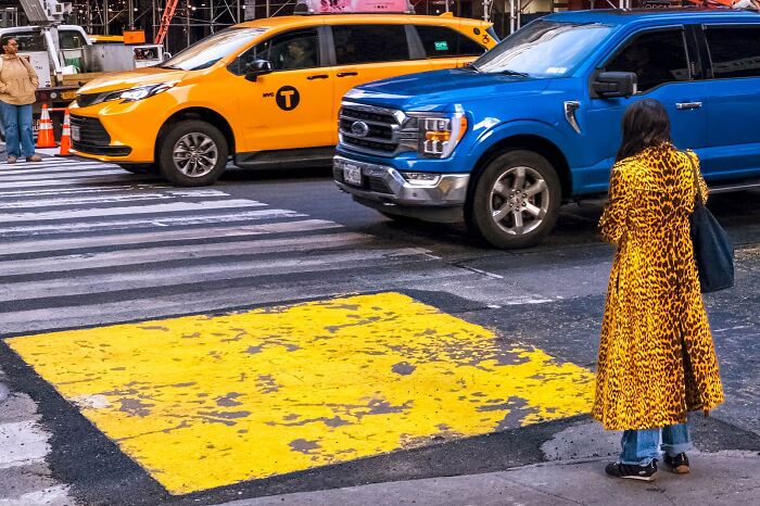80 Street Photos By Dan Morris That Capture Cities From Perspectives Most People Miss