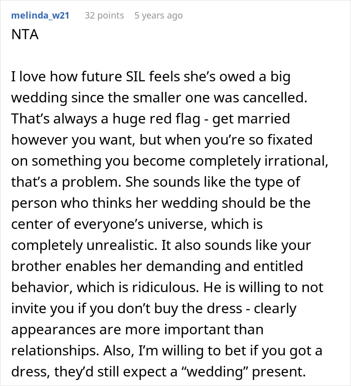 Comment criticizes future SIL's entitlement about wedding dress and wedding