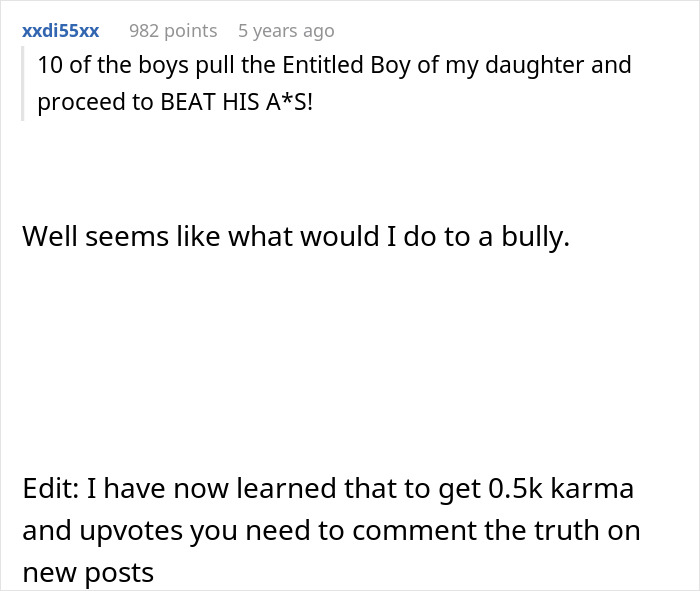 A user comment on Reddit about beating a bully after his mom dumped him on a beach trip. A user comment on Reddit about beating a bully after his mom dumped him on a beach trip.