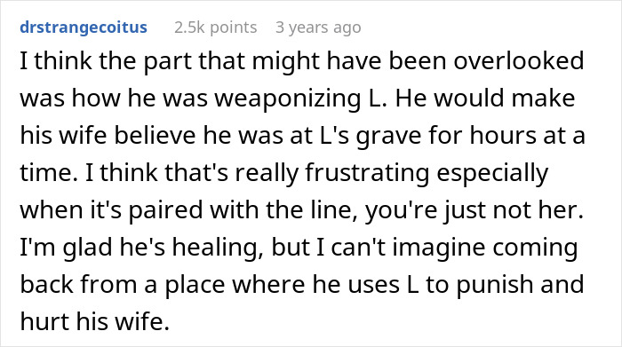 A comment from a user about a husband weaponizing his late ex to hurt his pregnant wife, discussing the divorce situation. A comment from a user about a husband weaponizing his late ex to hurt his pregnant wife, discussing the divorce situation.
