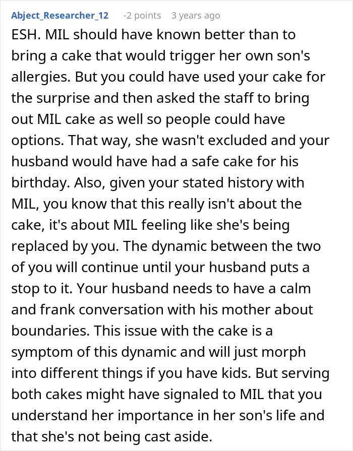 Reddit comment advising serving two cakes to include MIL and respect son's allergies