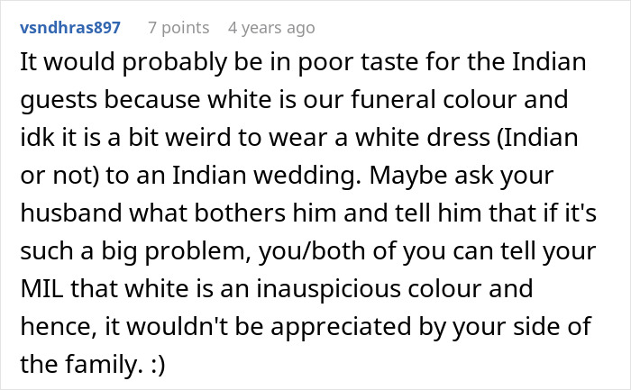Woman Confused About Fiancé's Reaction To His Mom’s Dress For Their Wedding, He Comes To Explain Woman Confused About Fiancé's Reaction To His Mom’s Dress For Their Wedding, He Comes To Explain