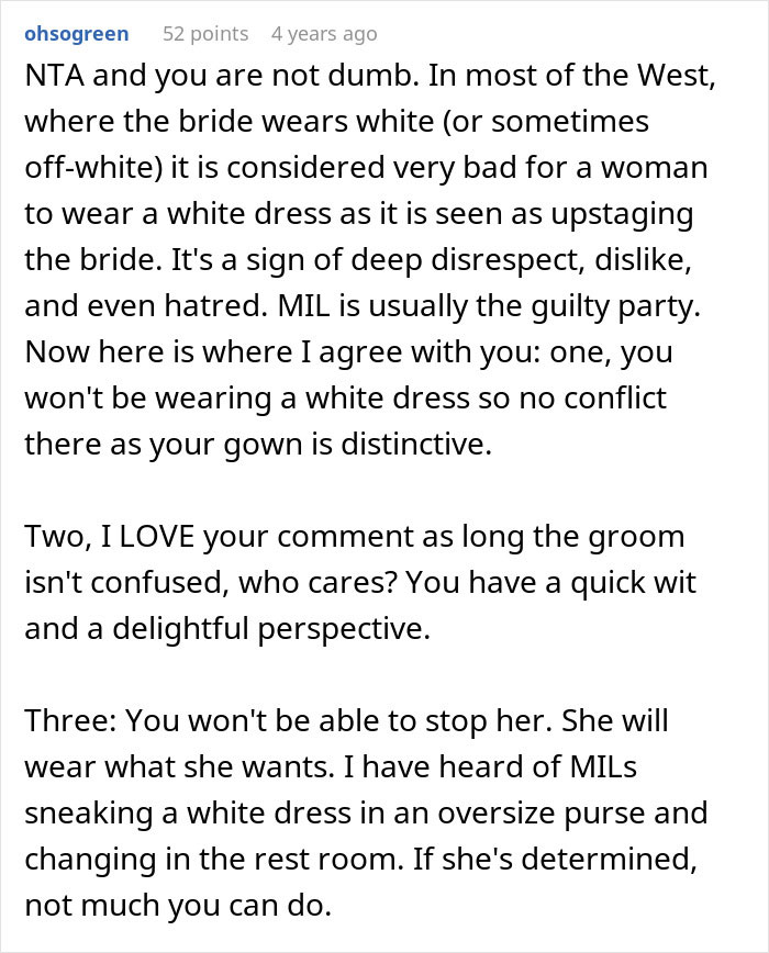 Woman Confused About Fiancé's Reaction To His Mom’s Dress For Their Wedding, He Comes To Explain Woman Confused About Fiancé's Reaction To His Mom’s Dress For Their Wedding, He Comes To Explain