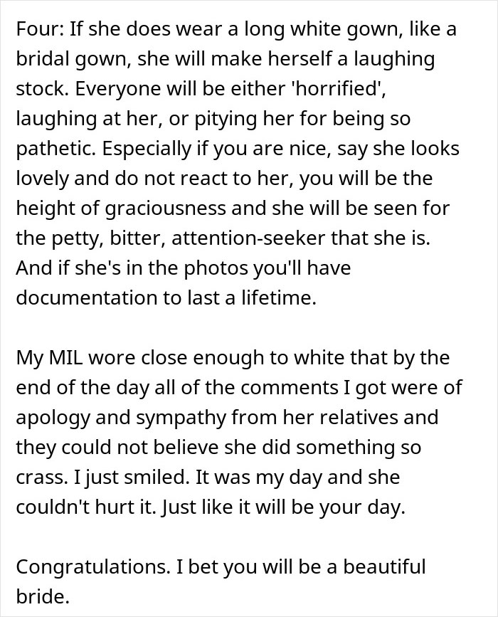 Woman Confused About Fiancé's Reaction To His Mom’s Dress For Their Wedding, He Comes To Explain Woman Confused About Fiancé's Reaction To His Mom’s Dress For Their Wedding, He Comes To Explain