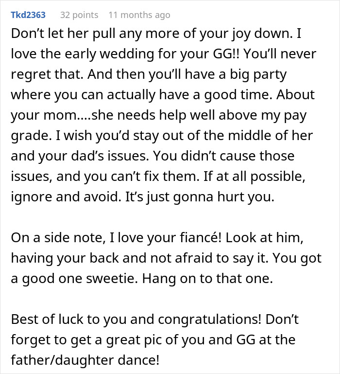 A comment advises to have an early wedding, supporting the daughter's choice over her mom's birthday celebration. A comment advises to have an early wedding, supporting the daughter's choice over her mom's birthday celebration.